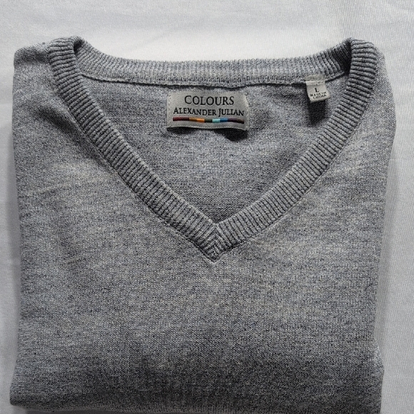 Colours Alexander Julian Gray V-Neck Sweater Knit Classic - Picture 7 of 7